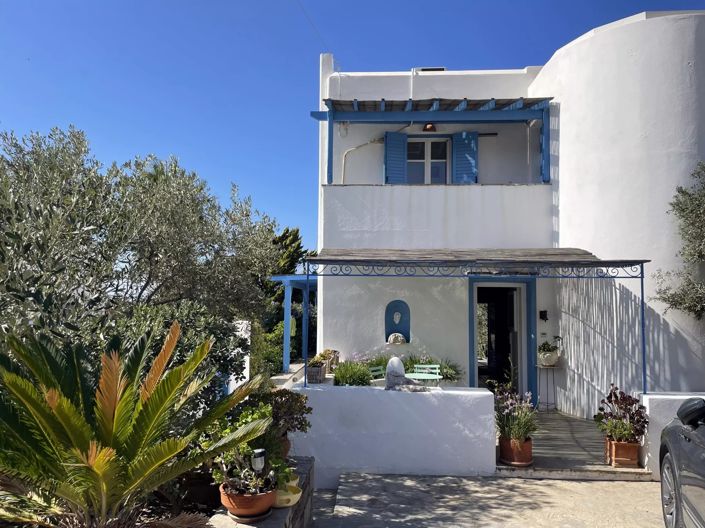 Paros, House